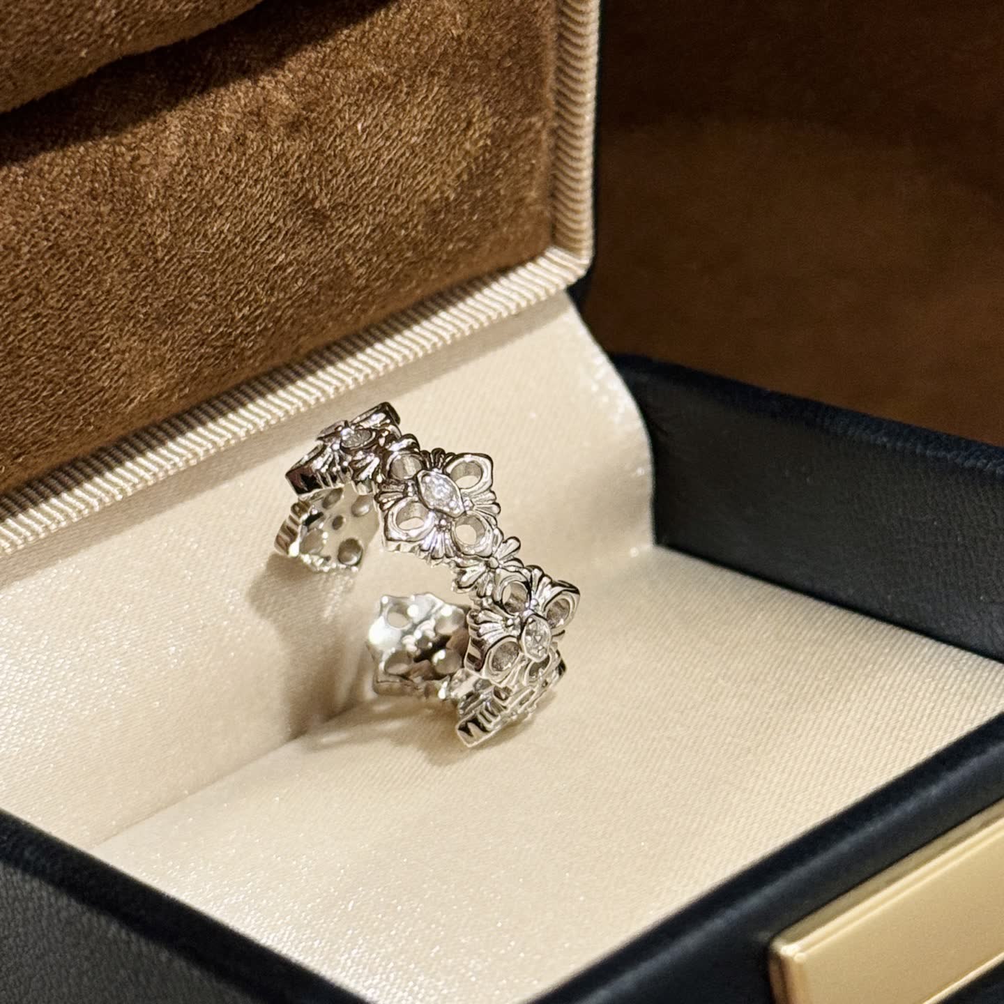 Van Cleef & Arpels Floral Diamond Ring